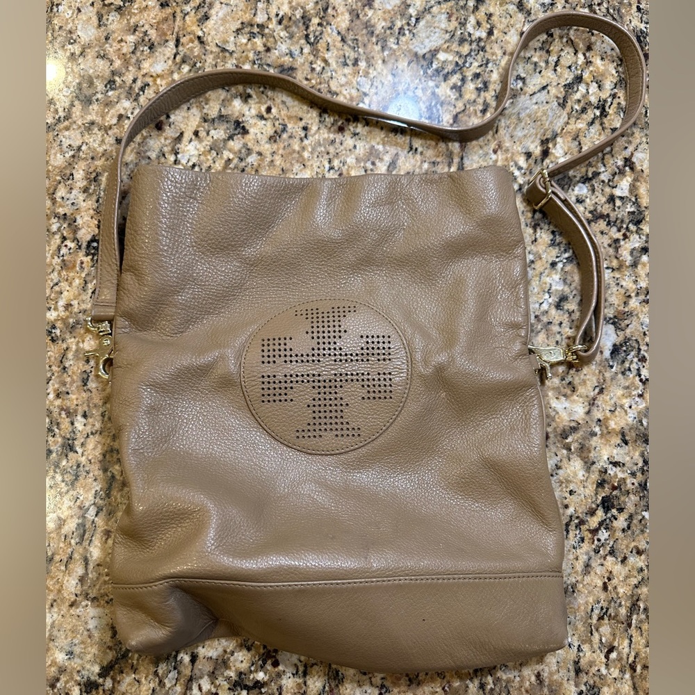 TORY BURCH KIPP MESSENGER fold over bag. With dust bag